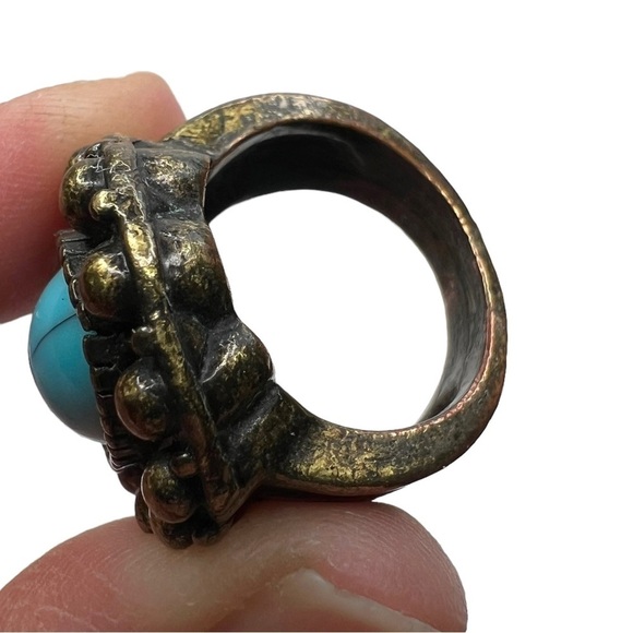 Faux Turquoise Oval Cabochon Antique Gold Tone Ring - Picture 8 of 9
